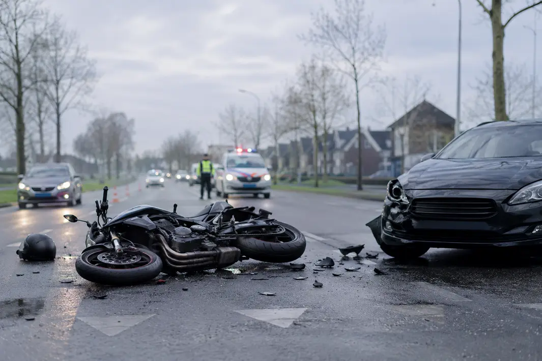 Botsing tussen automobilist en motorrijder in Berkel en Rodenrijs