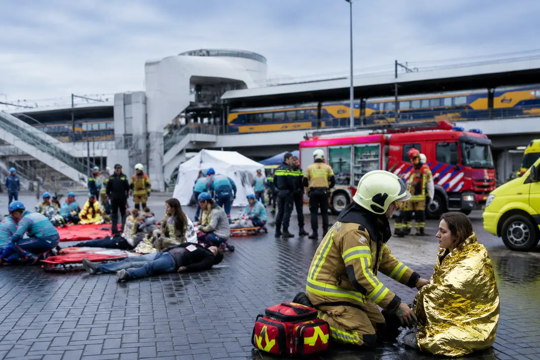 Grootse hulpdienstenoefening met vele slachtoffers bij station Dordrecht