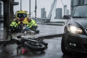 Jongen gewond bij aanrijding met auto op fatbike in Rotterdam
