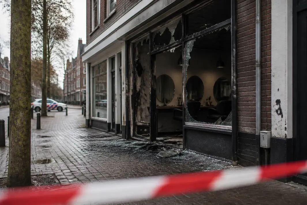 Kapperszaak in Vlaardingen weer getroffen door explosieve aanslag