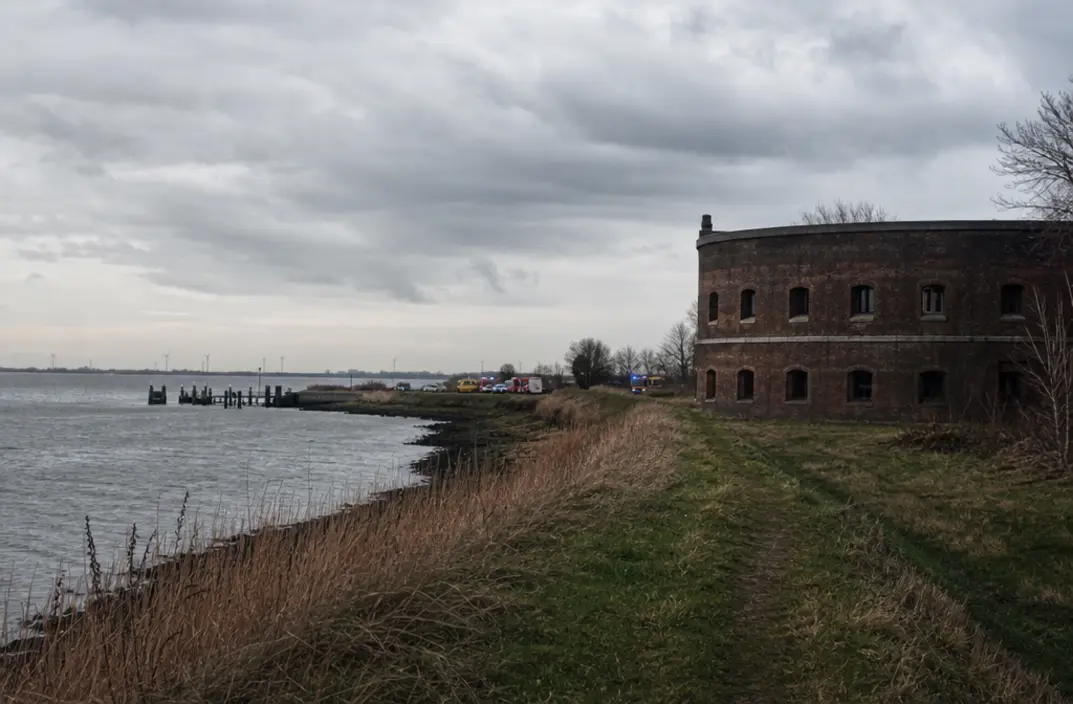 Lijk van Visser Aangetroffen bij Fort Prins Frederik in Ooltgensplaat