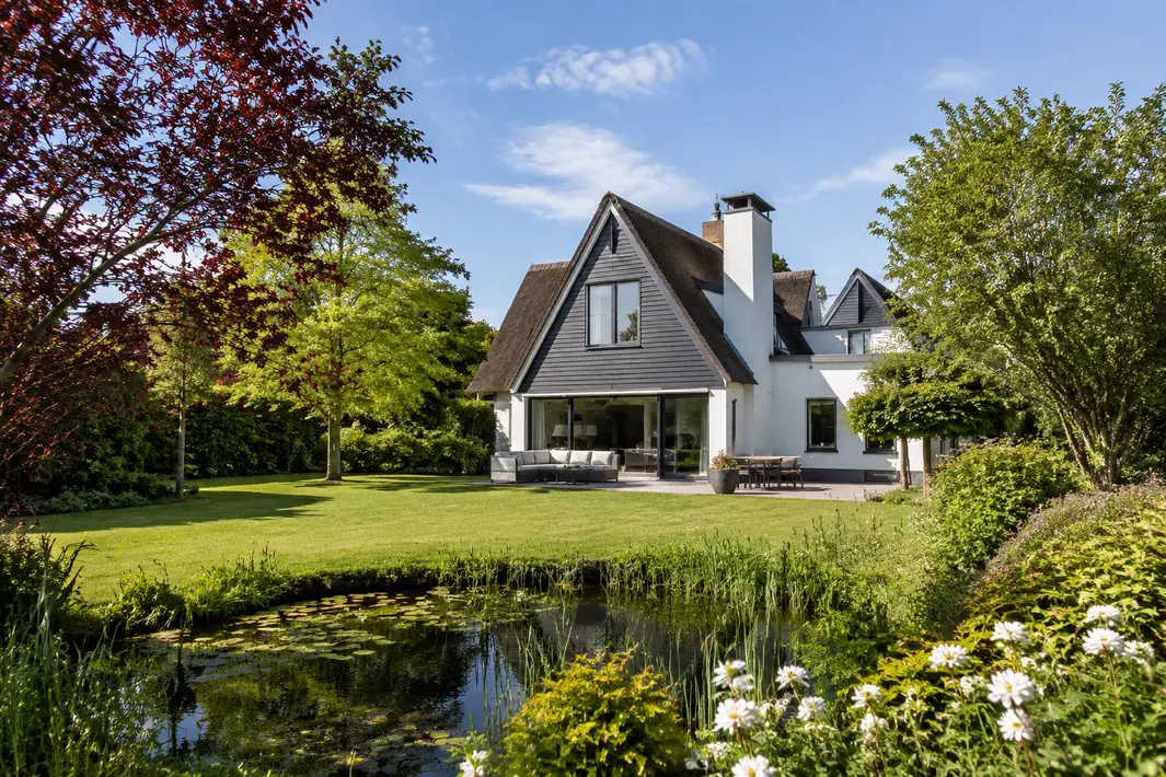 Uniek woonhuis met ruime tuin te koop in Berkel en Rodenrijs