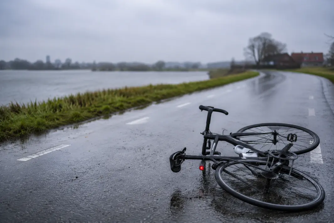 Wielrenner ernstig gewond na val op Rottedijk